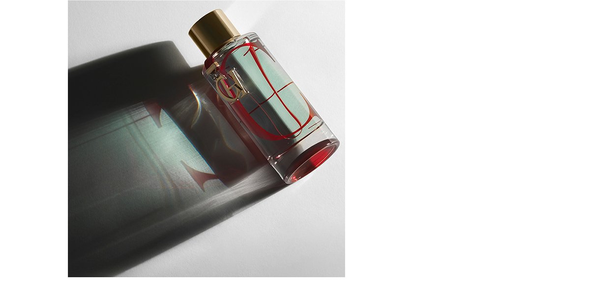 Carolina Herrera高端礦泉水品牌品牌設(shè)計欣賞，高端礦泉水品牌，礦泉水品牌設(shè)計，礦泉水品牌策劃，礦泉水品牌全案策劃，礦泉水品牌形象塑造，食品品牌設(shè)計，食品品牌策劃，深圳品牌設(shè)計，深圳品牌策劃，深圳品牌全案策劃，深圳品牌形象塑造，左右格局