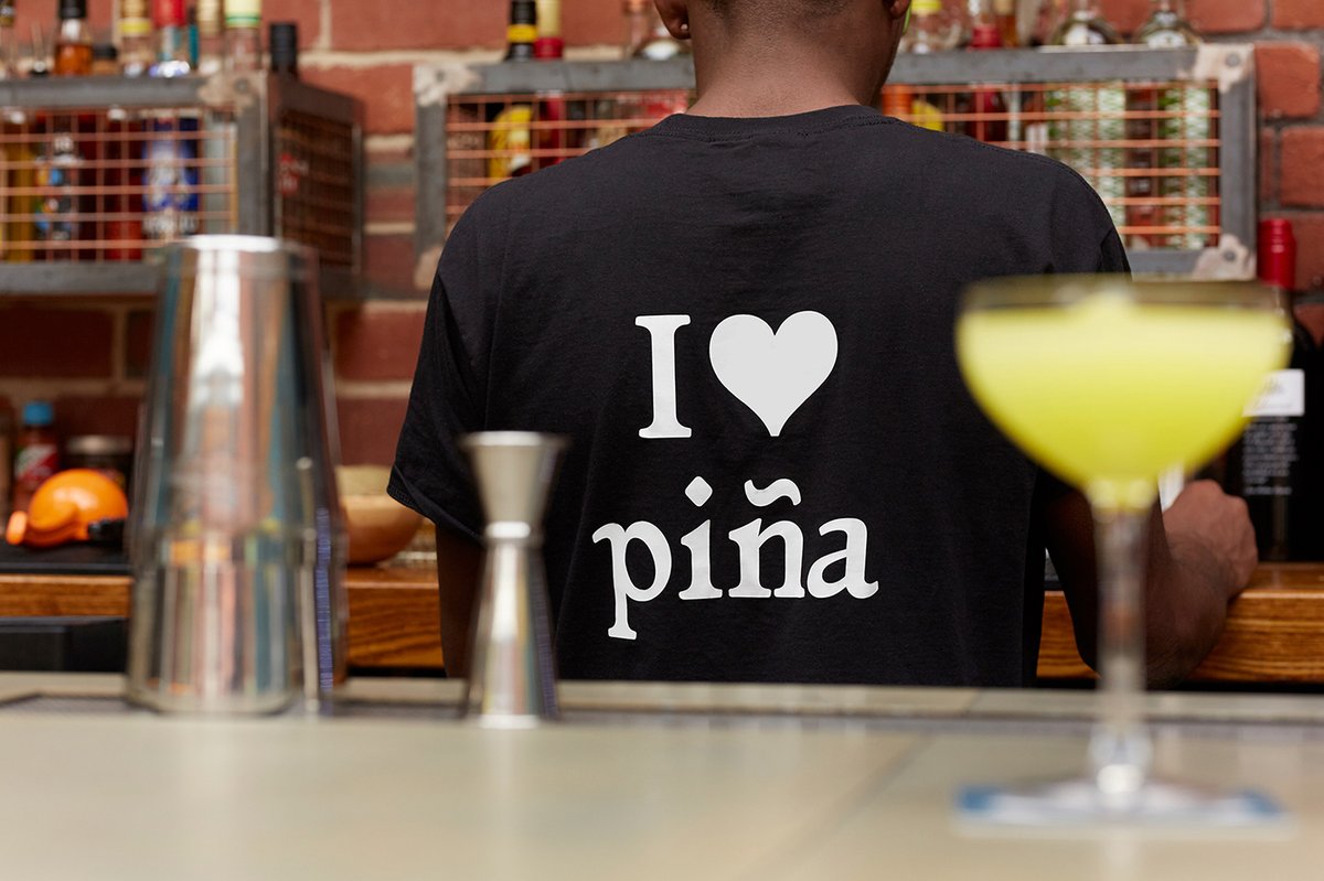 視覺識別在 piña 品牌設(shè)計的應(yīng)用——酒吧與餐廳形象的融合，品牌設(shè)計，酒吧品牌設(shè)計，品牌形象設(shè)計，企業(yè)品牌營銷，深圳品牌策劃，深圳品牌設(shè)計，左右格局